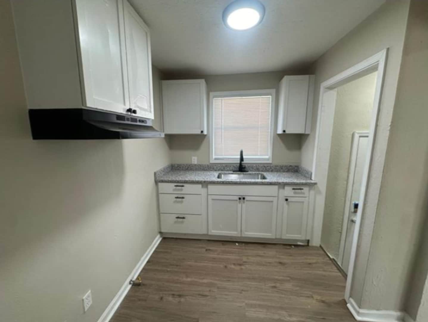 Building Photo - This beautifully updated 3-bedroom, 1-bath single-family home is ready for move-in!