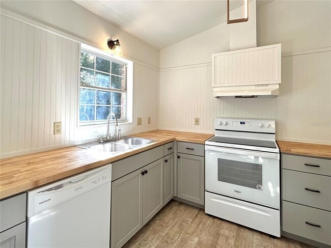 Building Photo - 26613 NW 3rd Ave