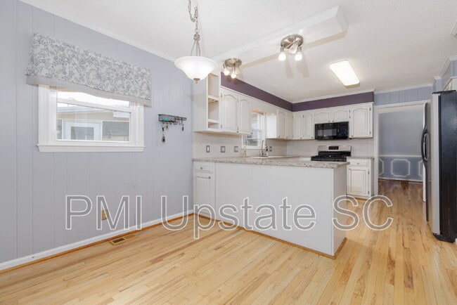 Building Photo - 103 Avondale Dr