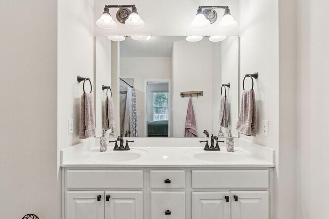 Building Photo - 4 Bedroom, 2.5 Bathroom Home in The Refuge at Ravenel - Ravenel