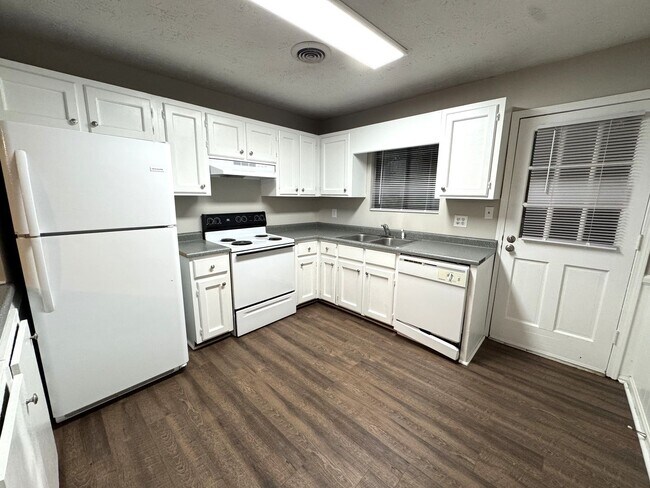 Building Photo - 158 VFW Dr