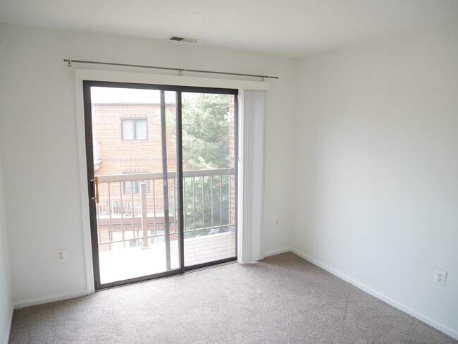 Building Photo - RENT SPECIAL - 1/2 SECOND MONTHS RENT - Charming Condo in Gaithersburg, MD