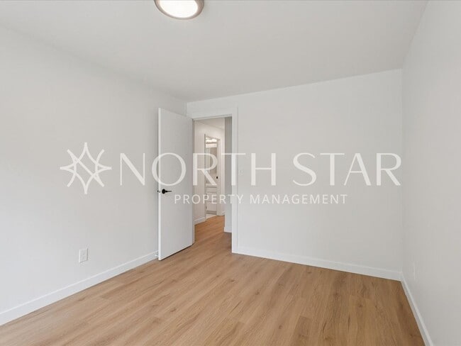 Building Photo - Charming Updated One-Level Home with Spaci...