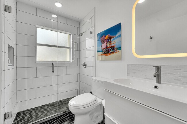 Building Photo - 945 Sunflower Ave