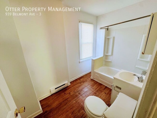 Building Photo - 939 Belmont Ave