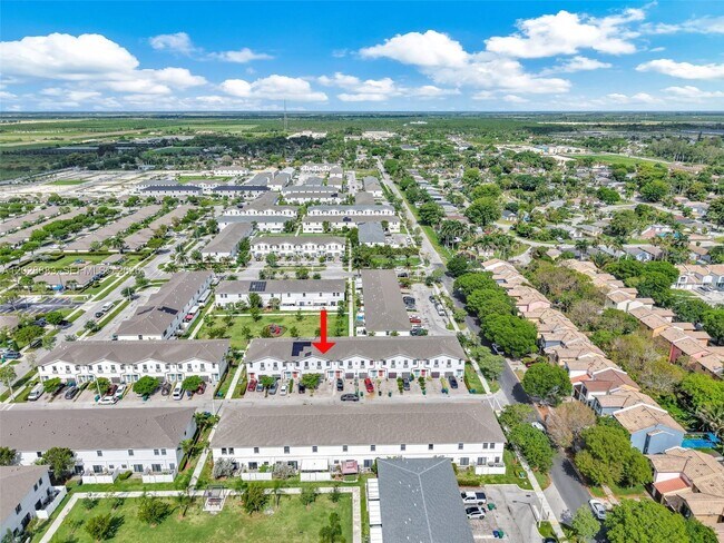 Building Photo - 1130 SW 6th Ct