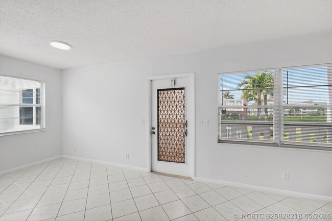 Building Photo - 360 Fanshaw I