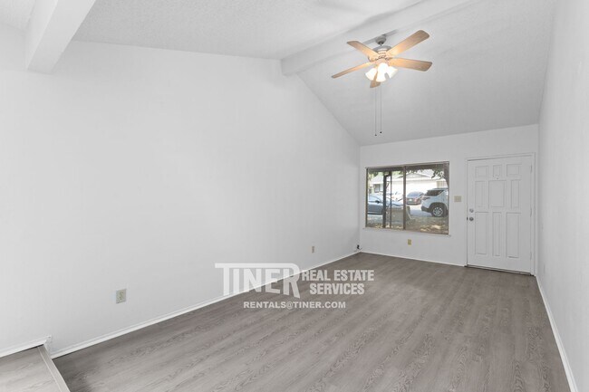 Building Photo - Charming Carmichael Duplex with Water Sewe...