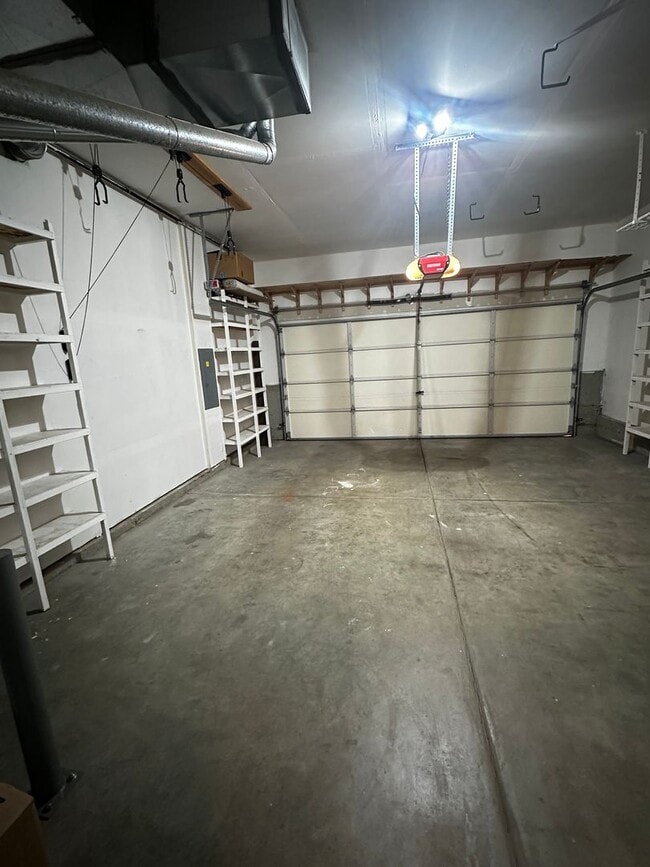 Building Photo - Gorgeous 4 Bedroom Lake Stevens Home in Cr...