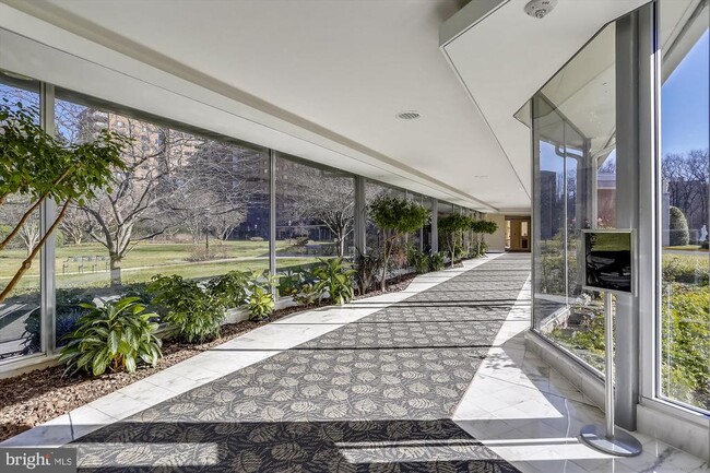 Building Photo - 4201 CATHEDRAL Ave NW