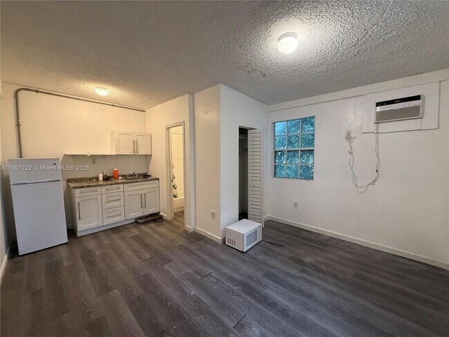 Building Photo - 552 NW 1st St