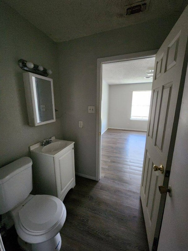 Building Photo - 1012 W 2nd St