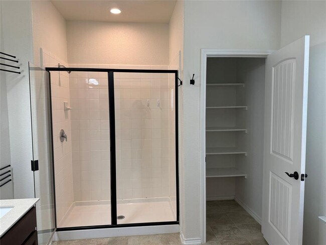 Building Photo - 334 Reunion Ln