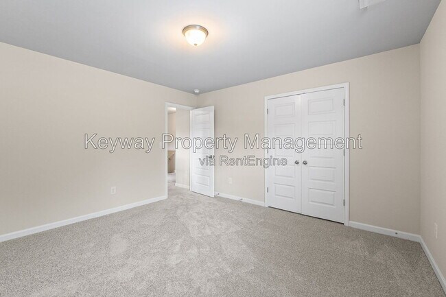 Building Photo - 910 Clover Ct