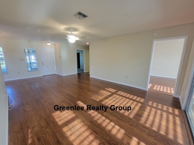 Building Photo - Beautiful 2 Bedroom / 2 Bathroom Waterfront End Unit in Heritage Lake (55+ Community)