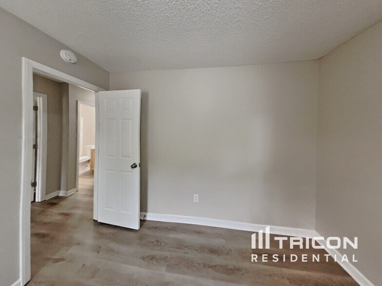 Building Photo - 1219 Azalea Dr