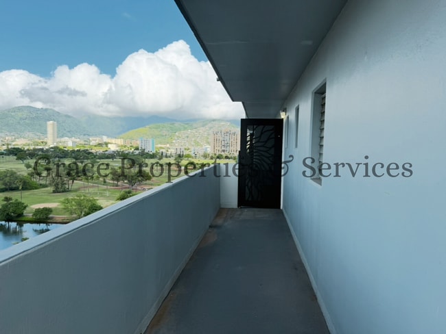 Building Photo - 0036BRU