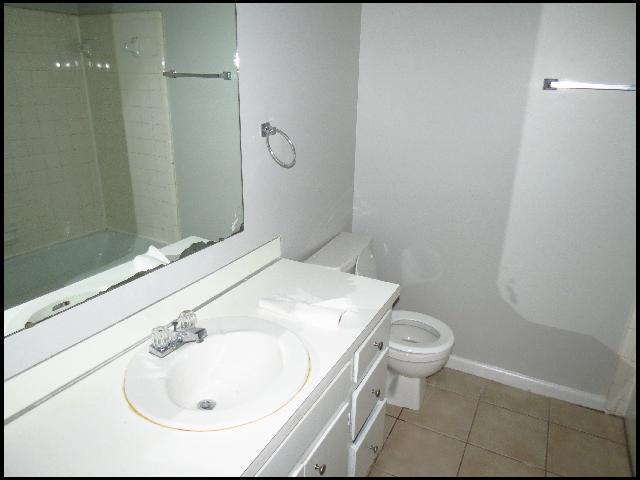 Building Photo - 1805 Sanford Dr