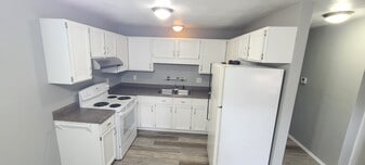 Building Photo - 1329 E Roeland Ave