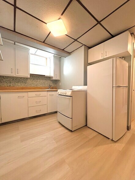 Full Kitchen - 397 Boylston St