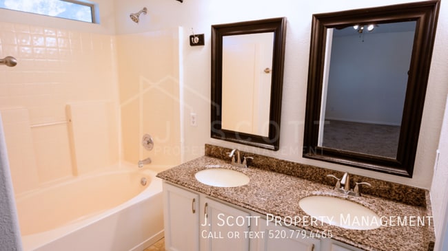 Building Photo - 1289 N Balboa Dr