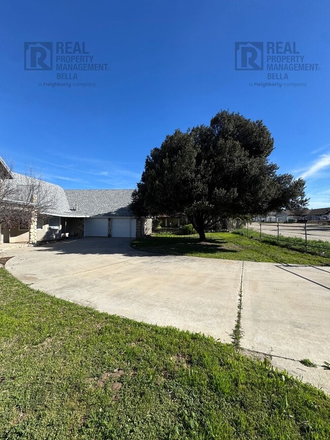 Building Photo - Peaceful Nuevo Living with Gated Driveway, Spacious Layout and Outdoor Living
