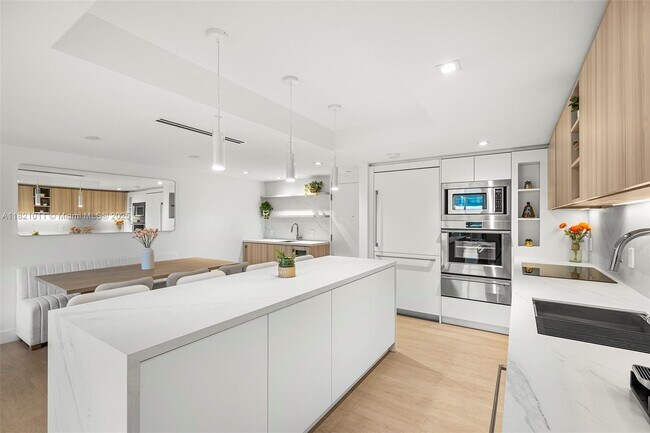 Building Photo - 2301 Collins Ave