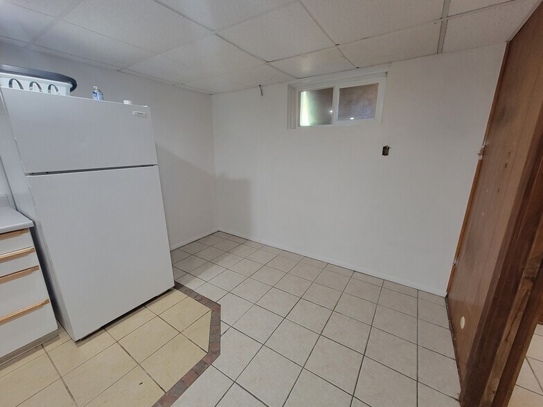 Building Photo - 2654 Tyler Ave