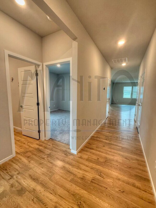 Building Photo - Beautiful Cheney Home