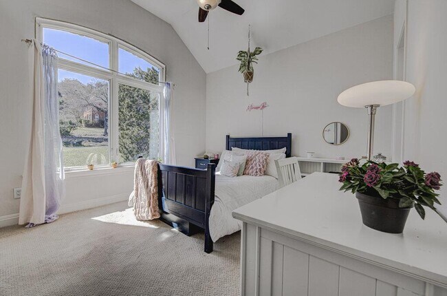 Building Photo - 4800 Mantle Dr