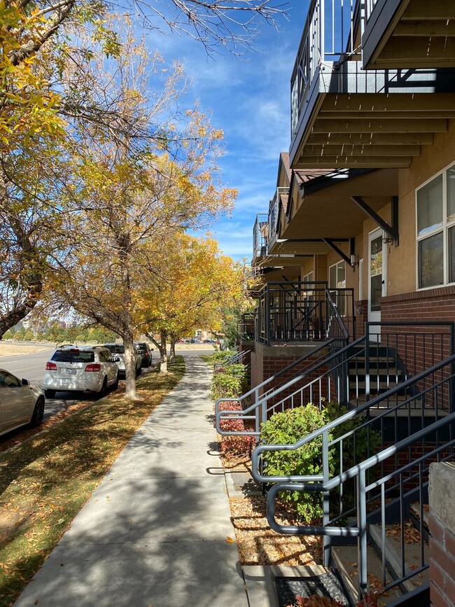 Primary Photo - Spacious 2 Bed 2 Bath Townhome across from...