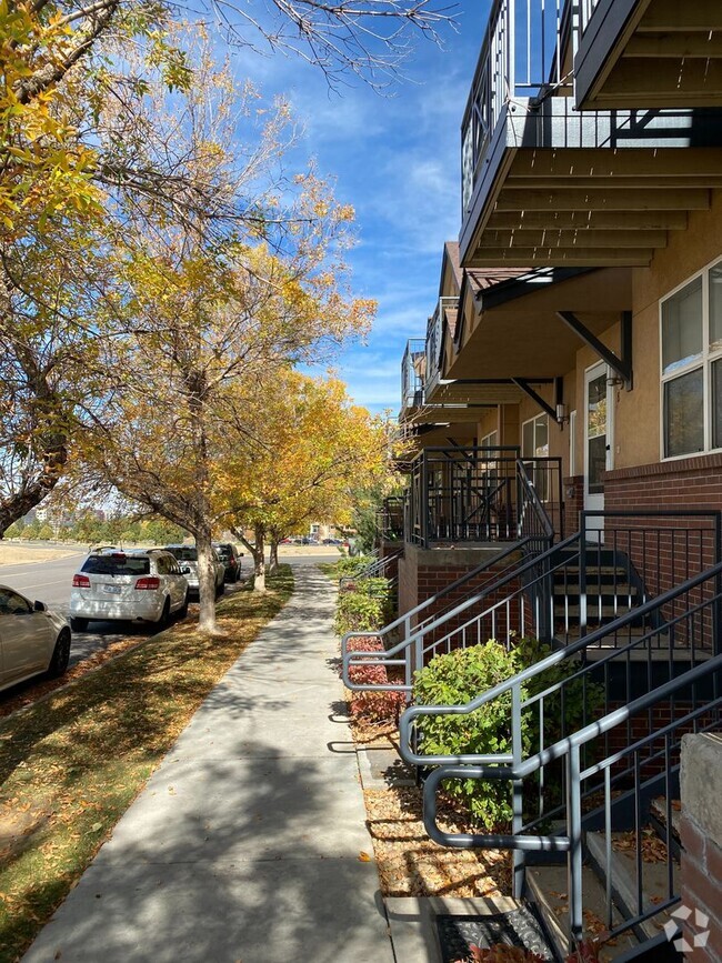 Building Photo - Spacious 2 Bed 2 Bath Townhome across from...