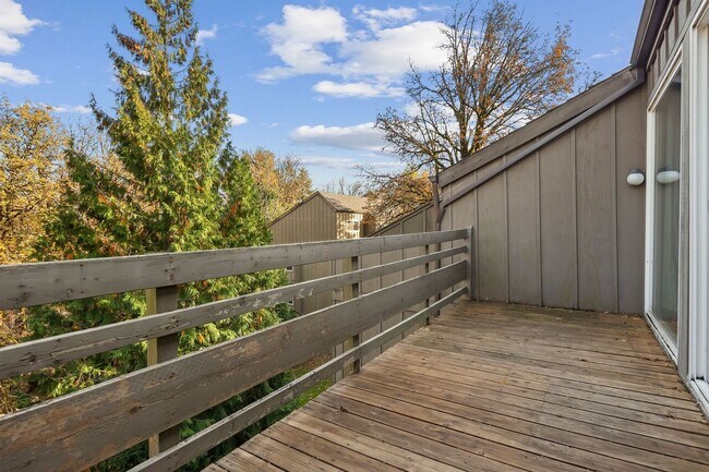 Building Photo - 4Touchstone