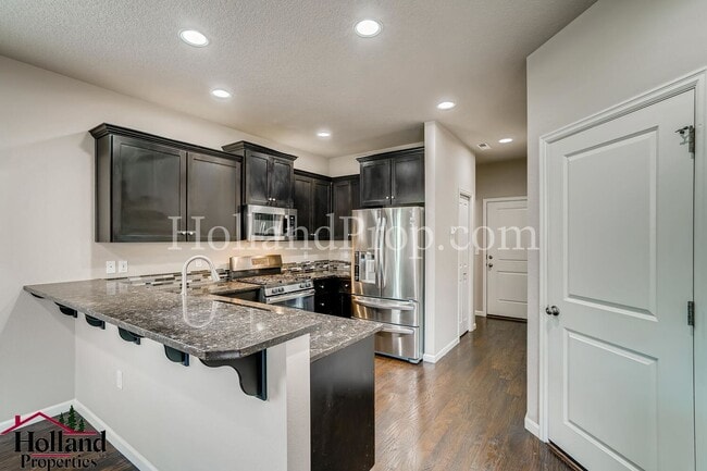 Building Photo - Charming 4-Bedroom Home Near Parks and Tra...