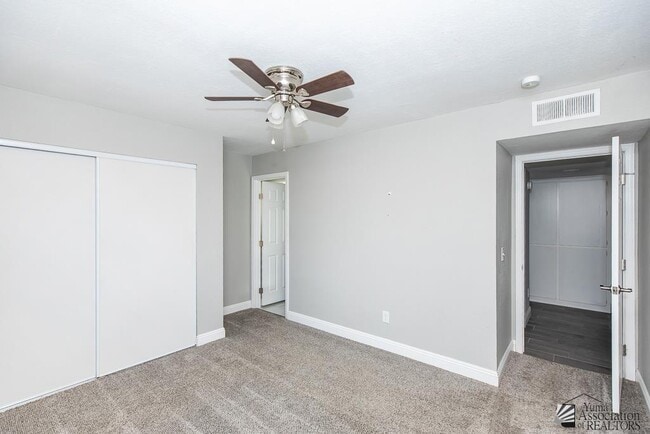 Building Photo - 2829 S 17th Ave