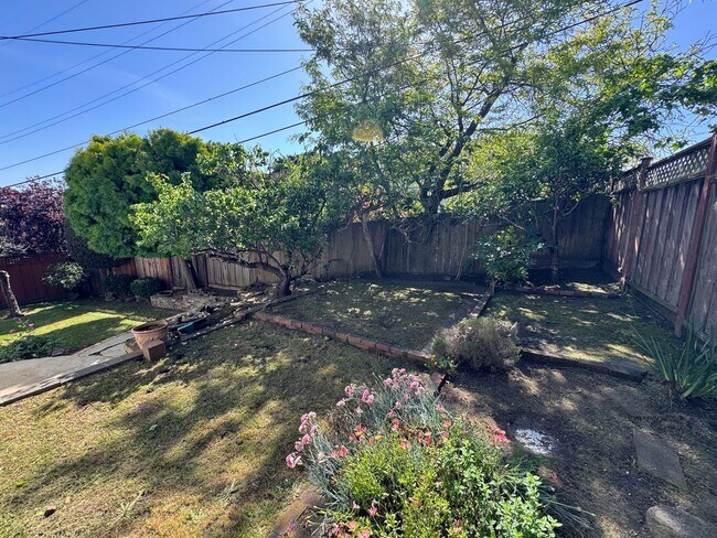 Building Photo - Open House Sunday 4/19 11 am - 12 pm:  Beautifully Updated Corner-Lot Home in Millbrae – Spacious...