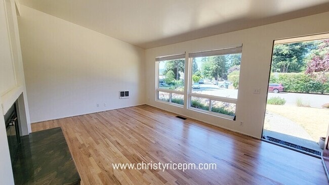 Building Photo - 12051 SE 42nd St