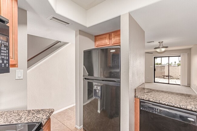 Building Photo - Awesome 2-Level Condo in Prime Scottsdale ...