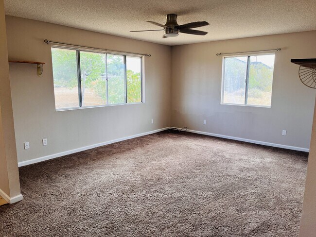 Building Photo - Charming 3-Bedroom with 2 Full Baths on th...