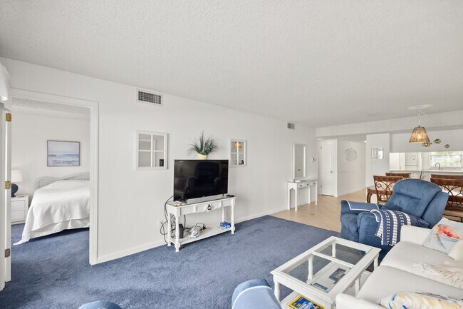 Building Photo - 909 Santa Rosa Blvd