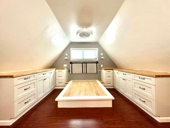 Building Photo - 38374 Rainbow Heights Pl