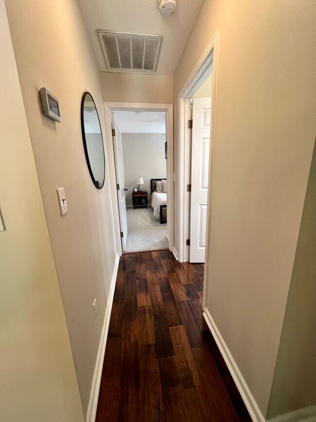 Building Photo - Beautiful 3/2 in Desirable Kensington Gardens