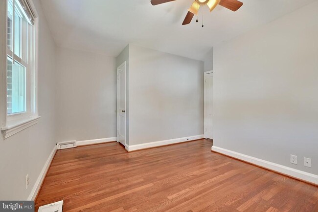 Building Photo - 530 47th St