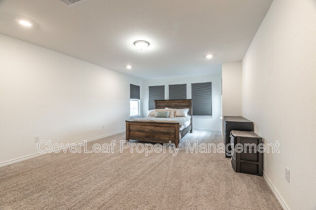 Building Photo - 302 Colonial Blf
