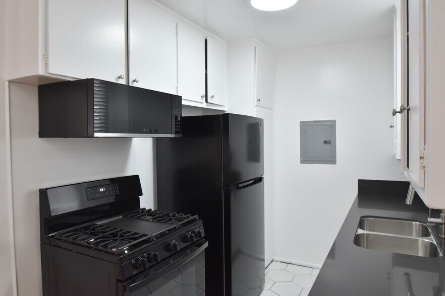 Building Photo - 11143 Aqua Vista St