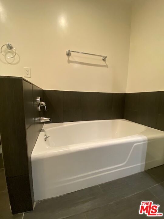 Building Photo - 7045 Hawthorn Ave