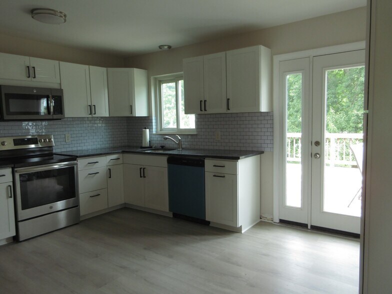 Building Photo - 3492 Moonridge Dr
