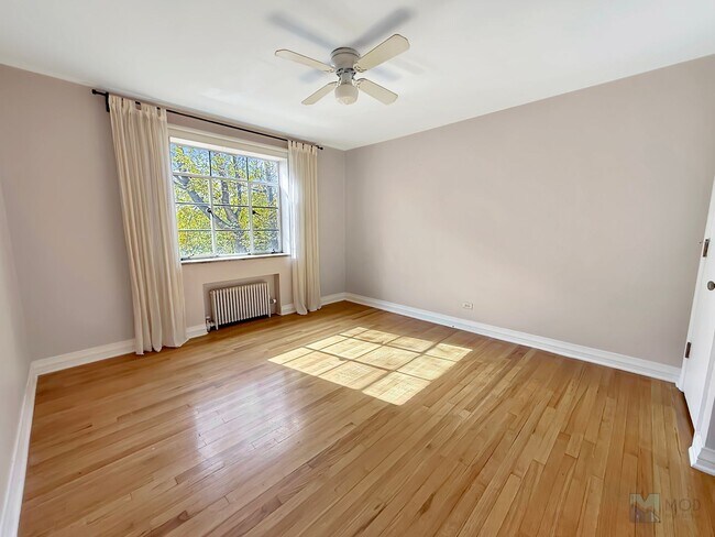 Building Photo - $0 DEPOSIT OPTION. CHARMING VINTAGE 1 BEDR...