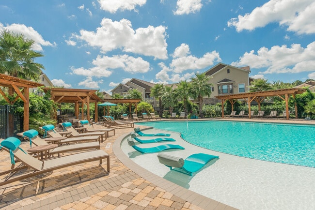 Building Photo - Waterstone