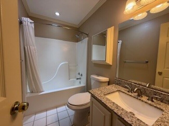 Building Photo - 4 Laura Dr